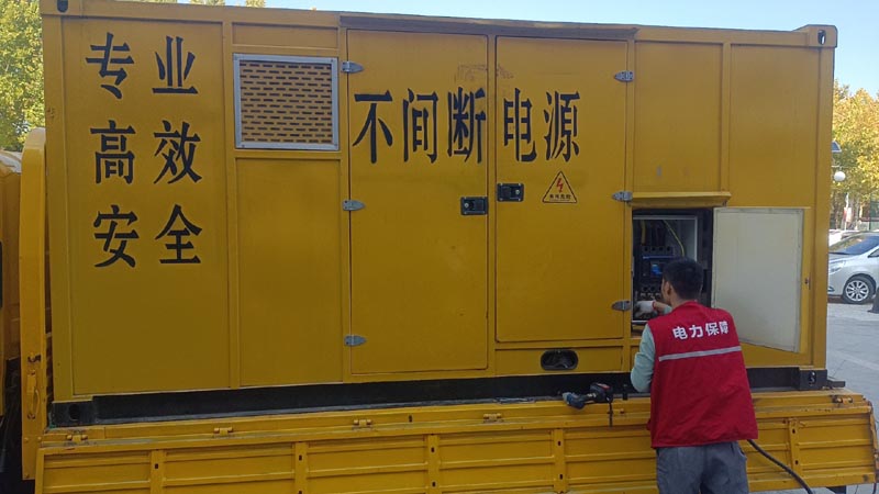滨海柴油发电机组和UPS电源配合使用时，如何避免切换过程中的电力中断？